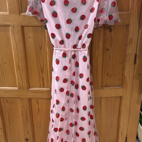Strawberry dress - Picture 5 of 5